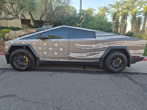 Used 2024 Tesla Cybertruck AWD Crew Cab image 1