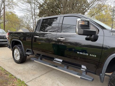 Used 2021 Chevrolet Silverado 2500 High Country w/ Z71 Off-Road Package image 4