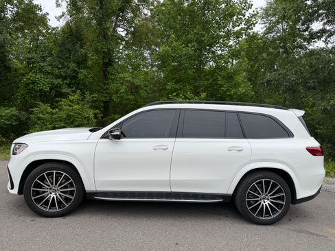 Used 2024 Mercedes-Benz GLS 450 4MATIC image 2