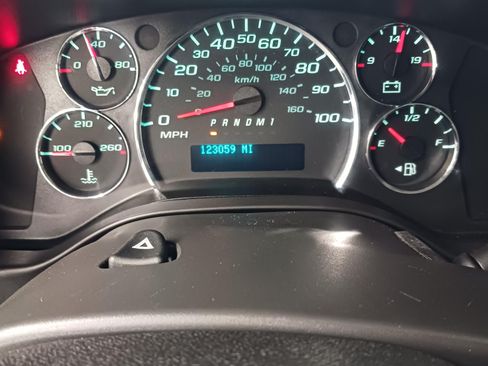 Used 2018 Chevrolet Express 2500 w/ Driver Convenience Package image 16