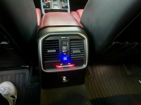 Used 2023 Porsche Macan image 27