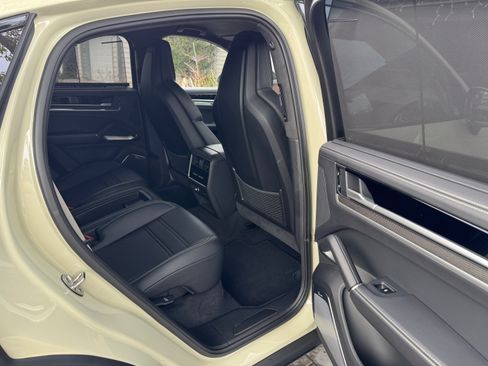 Used 2024 Porsche Cayenne Turbo GT image 9