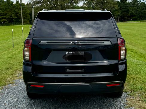 Used 2022 Chevrolet Tahoe Z71 w/ Z71 Off-Road Package AWD/4WD image 4
