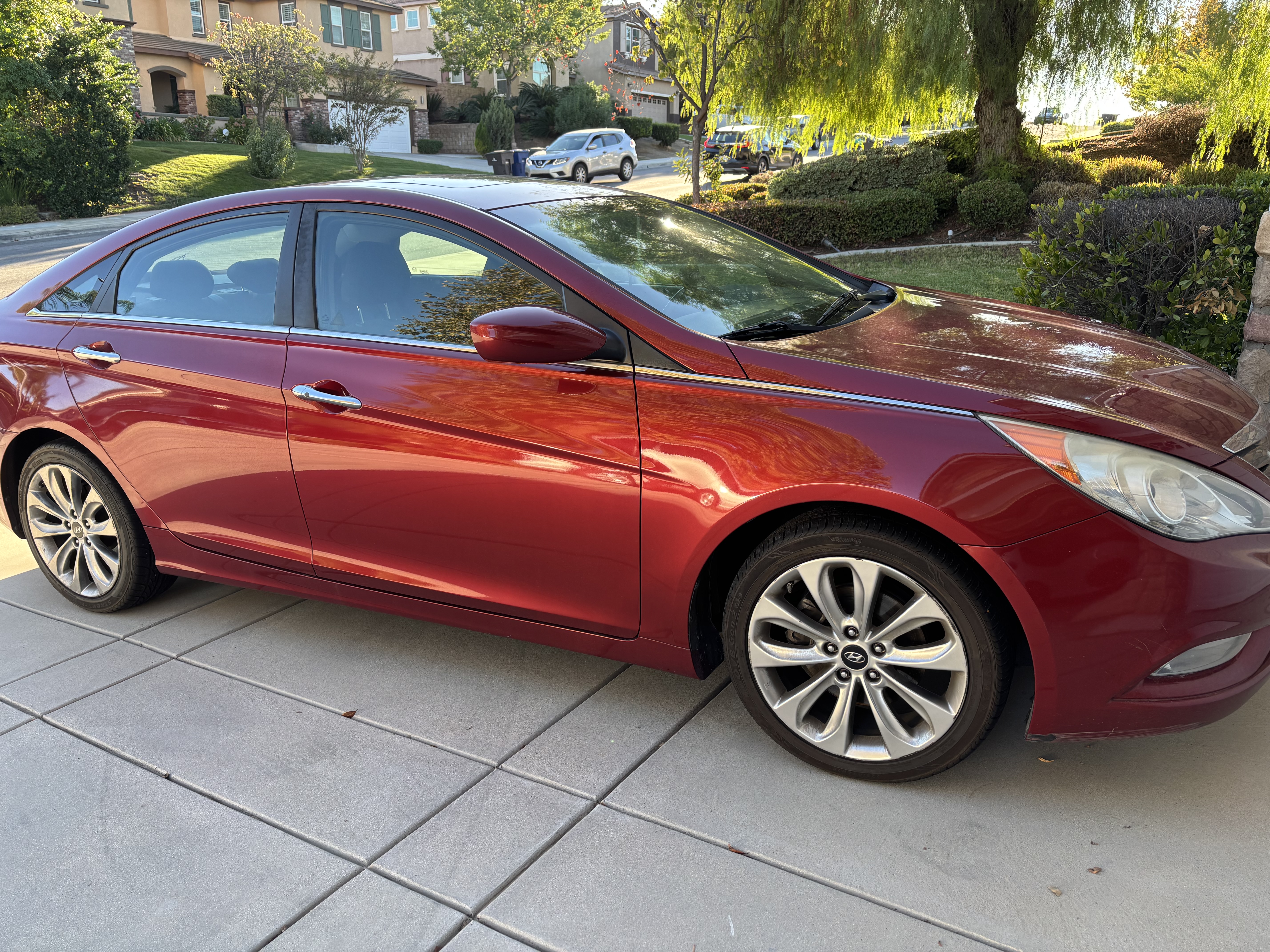 Used 2011 Hyundai Sonata SE w/ Navigation & Sunroof Pkg 4 FWD image 2