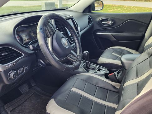 Used 2020 Jeep Cherokee Limited image 8