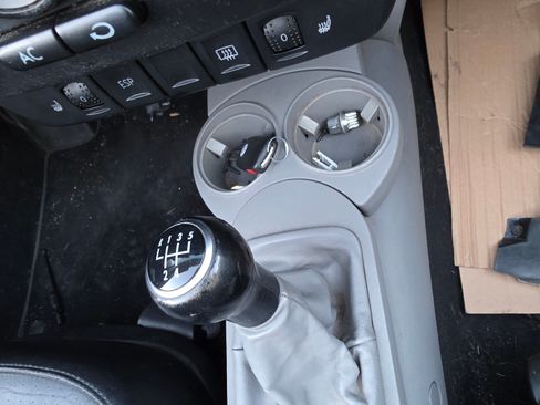 Used 2004 Volkswagen Beetle GLS image 3