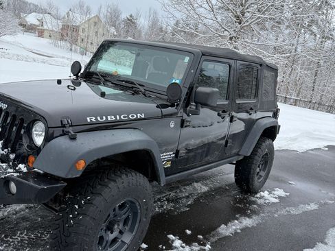 Used 2012 Jeep Wrangler Unlimited Rubicon w/ Dual Top Group image 5