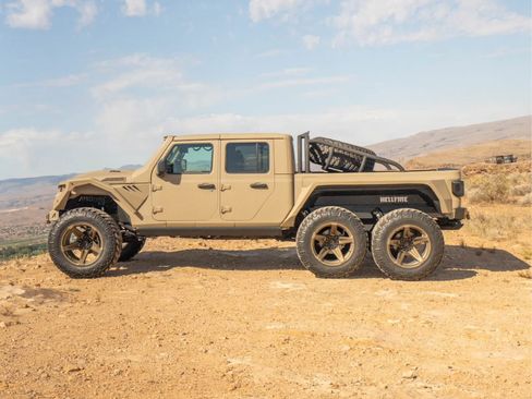 Used 2023 Jeep Gladiator Sport image 1