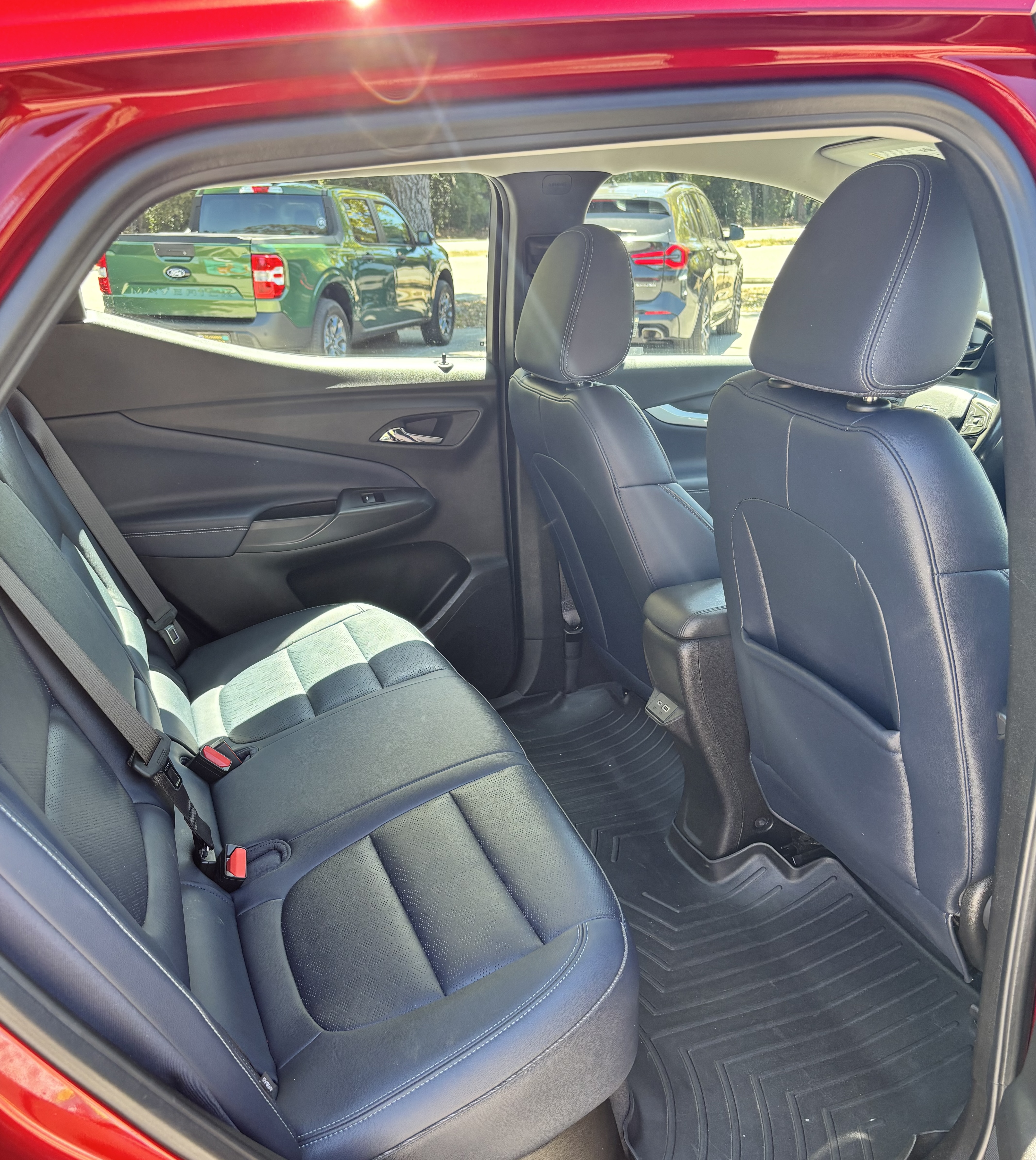 Used 2022 Chevrolet Bolt EUV LT w/ Convenience Package FWD image 14