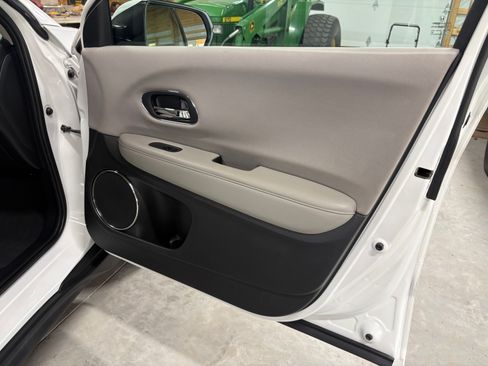 Used 2017 Honda HR-V EX image 13