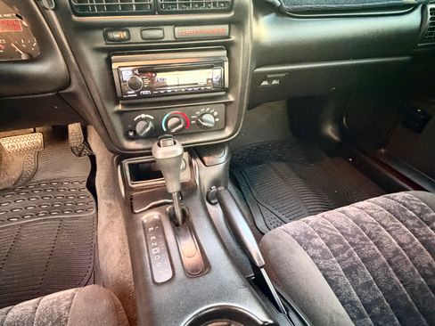 Used 2000 Chevrolet Camaro LT RWD image 23