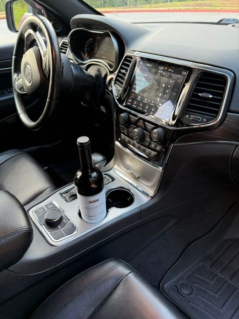Used 2022 Jeep Grand Cherokee Limited w/ Tech Group AWD/4WD image 11