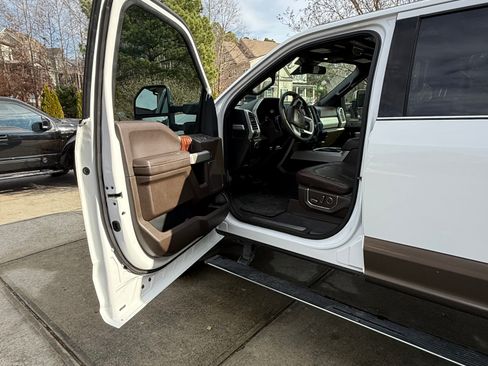 Used 2017 Ford F250 King Ranch w/ King Ranch Ultimate Package image 16