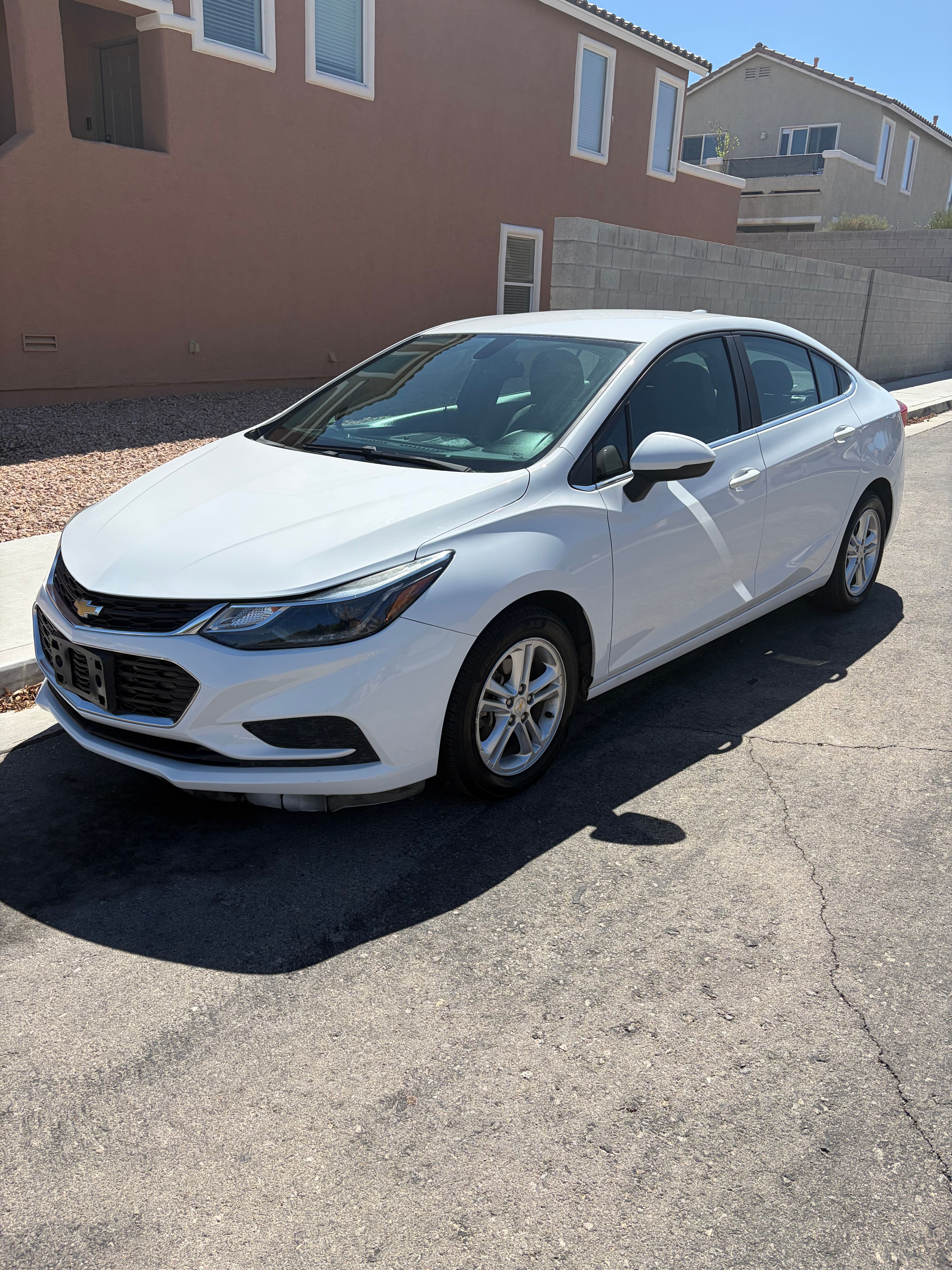 Used 2017 Chevrolet Cruze LT FWD image 1
