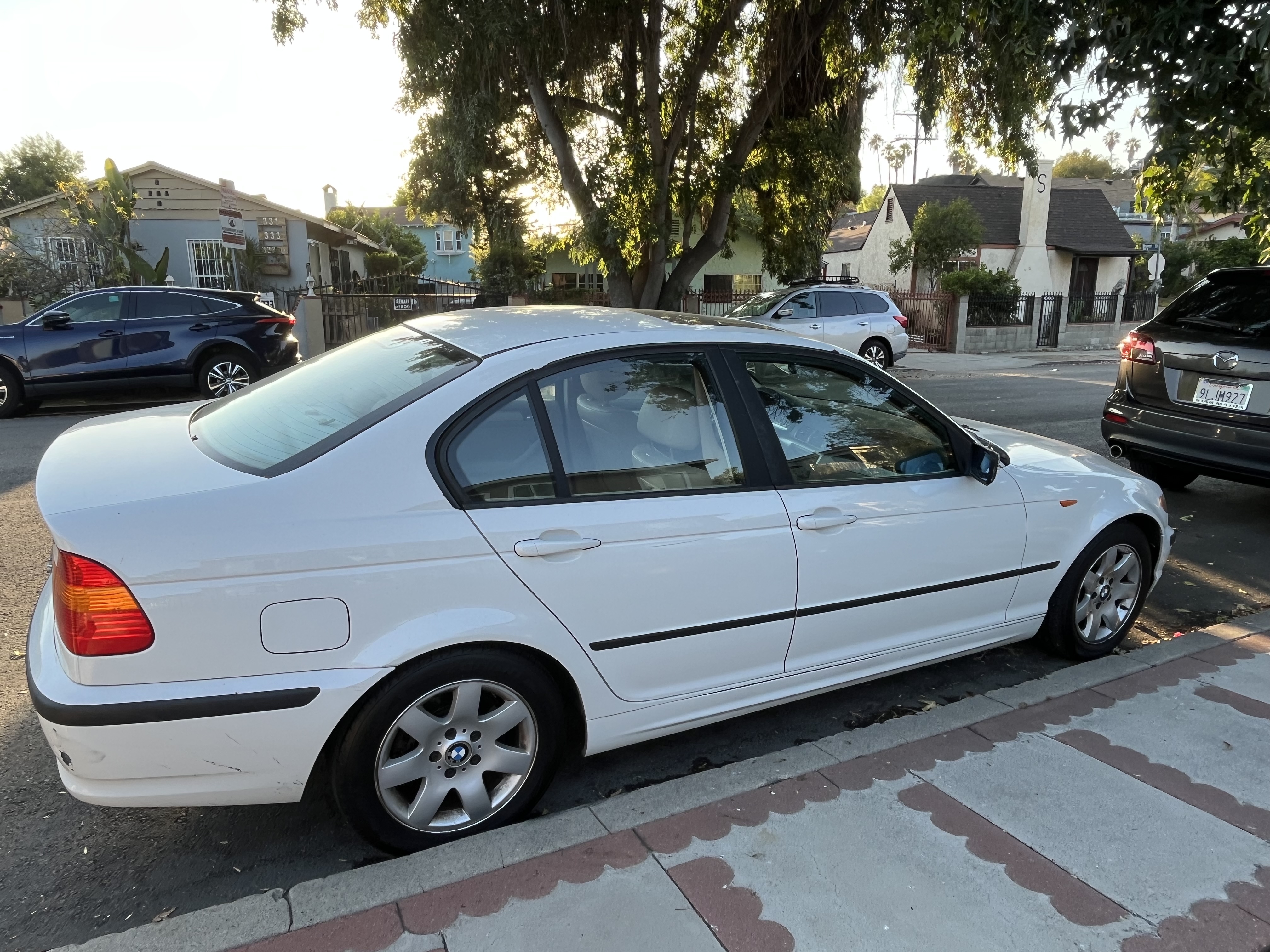 Used 2004 BMW 325i Sedan RWD image 2