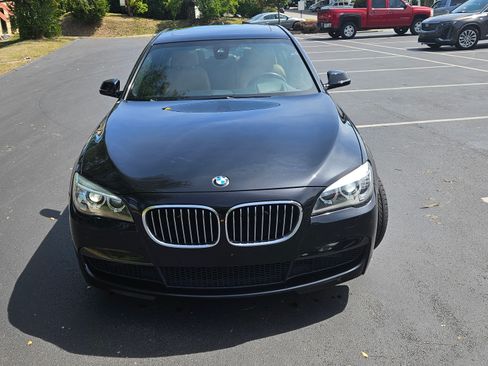 Used 2013 BMW 740i image 2