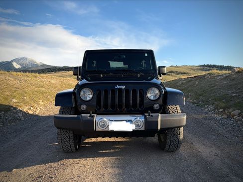 Used 2015 Jeep Wrangler Unlimited Sahara AWD/4WD image 4