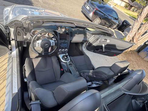 Used 2006 Nissan 350Z Enthusiast w/ (S02) Side Air Bags Pkg image 12