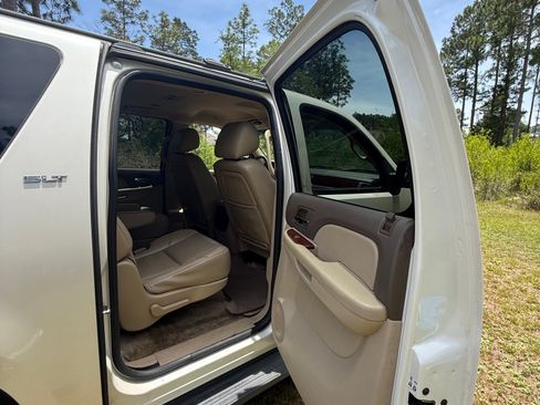 Used 2013 GMC Yukon XL SLT w/ Regional Value Package RWD image 11