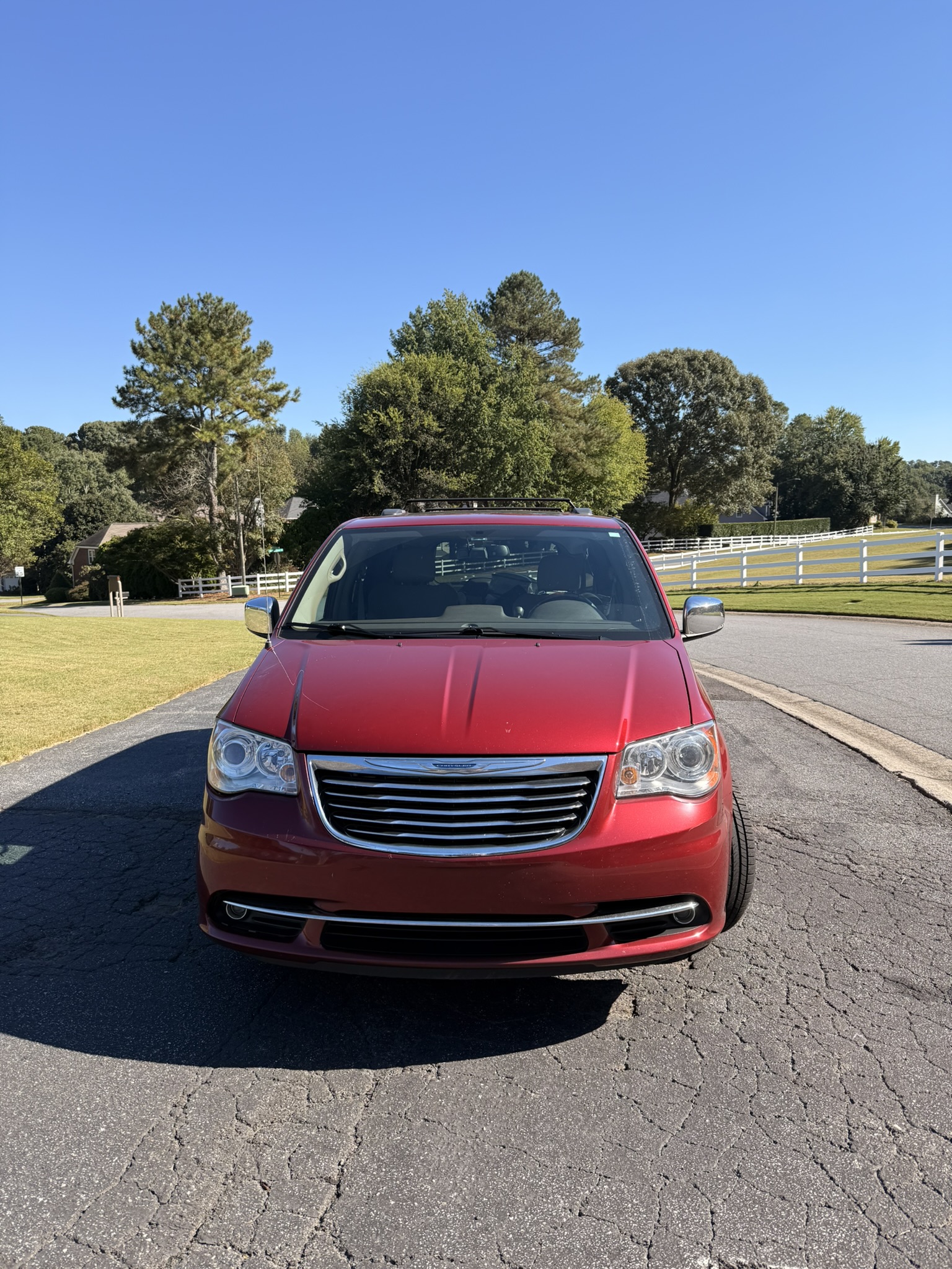 Used 2012 Chrysler Town & Country Limited w/ Luxury Group FWD image 11