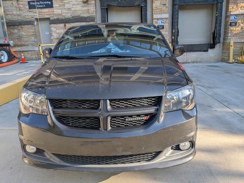 Used 2019 Dodge Grand Caravan GT FWD image 2
