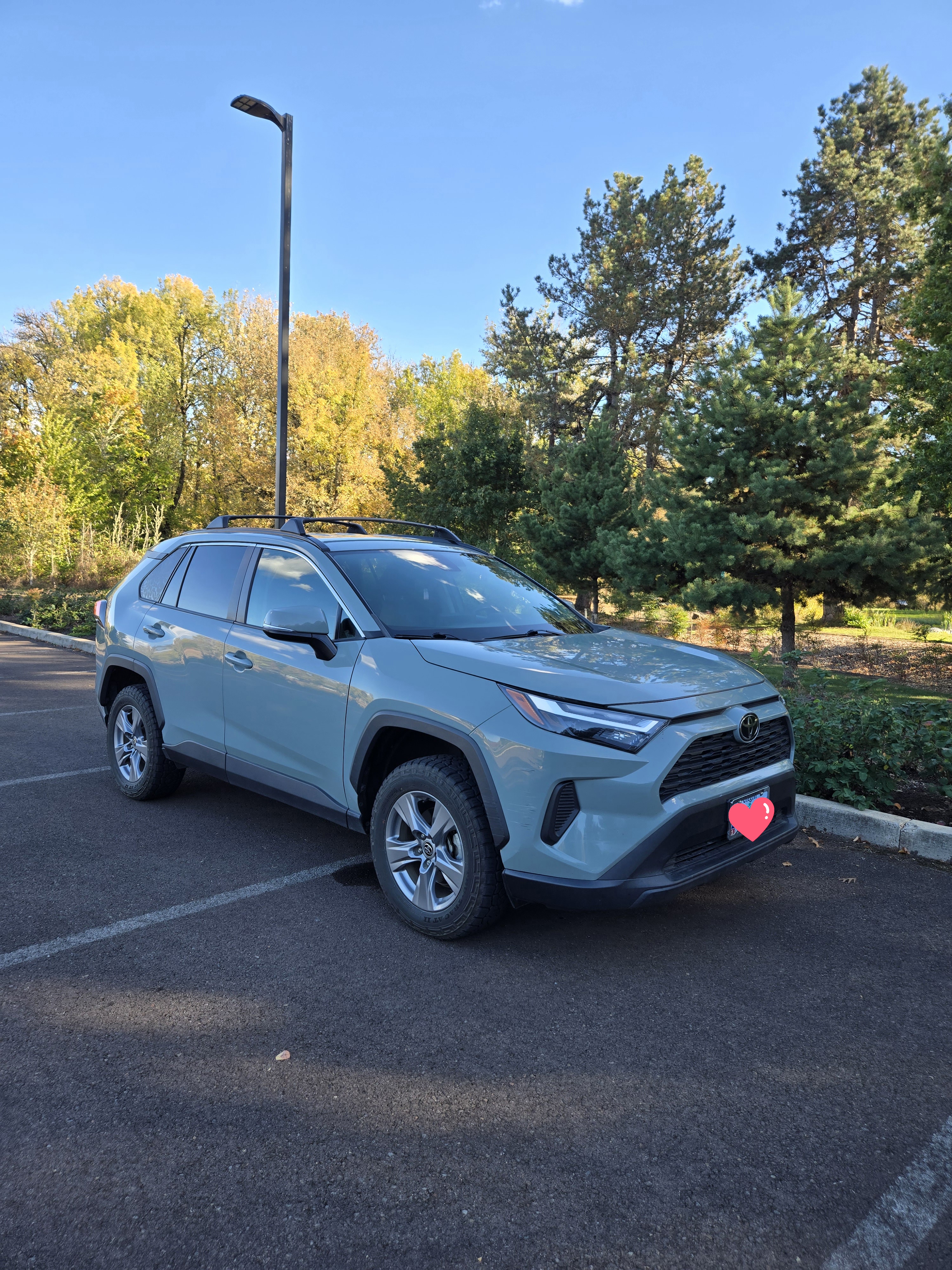 Used 2022 Toyota RAV4 XLE AWD/4WD image 9