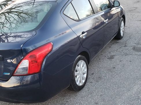 Used 2012 Nissan Versa SV image 4