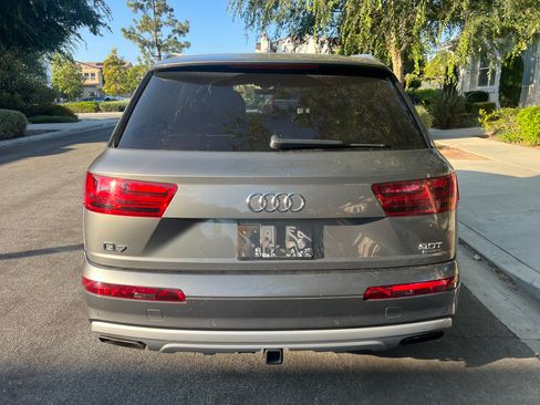 Used 2017 Audi Q7 3.0T Premium Plus w/ Premium Plus Package image 4