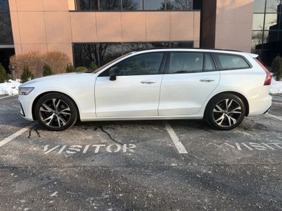 Used 2020 Volvo V60 T6 R-Design w/ Advanced Package