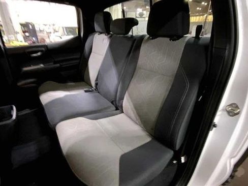 Used 2020 Toyota Tacoma TRD Off-Road w/ Technology Package image 15