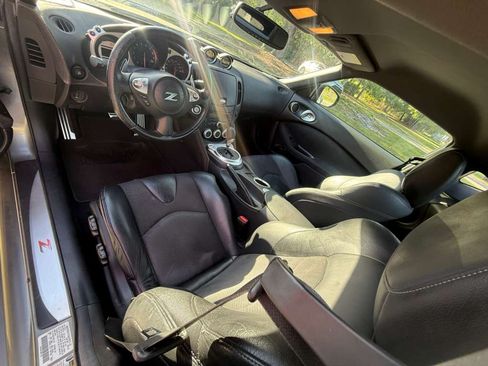 Used 2009 Nissan 370Z Touring w/ Sport Pkg image 5