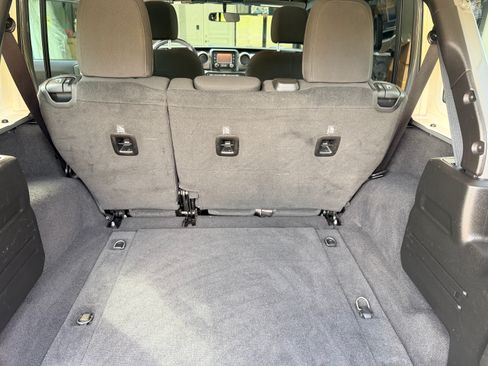 Used 2019 Jeep Wrangler Unlimited Sport S image 13