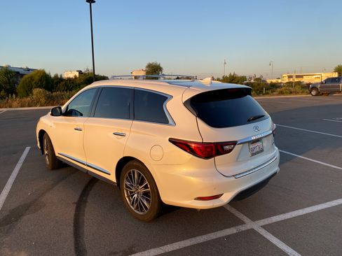 Used 2019 INFINITI QX60 Luxe w/ Sensory Package FWD image 10