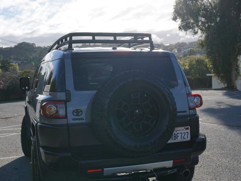 Used 2014 Toyota FJ Cruiser 4WD w/ Convenience Package image 5