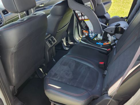 Used 2020 Mitsubishi Outlander LE image 12