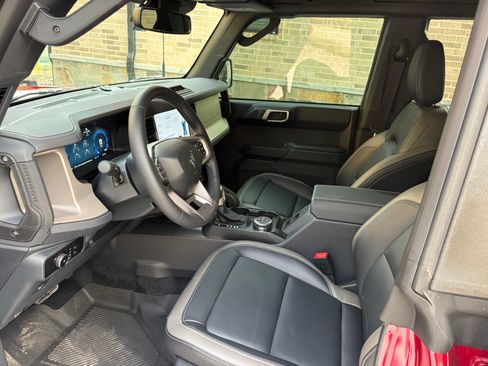 Used 2026 Ford Bronco Outer Banks w/ Sasquatch Package AWD/4WD image 13