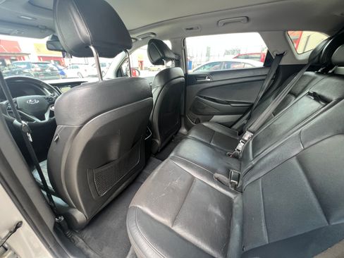 Used 2016 Hyundai Tucson Limited w/ Option Group 03 FWD image 11