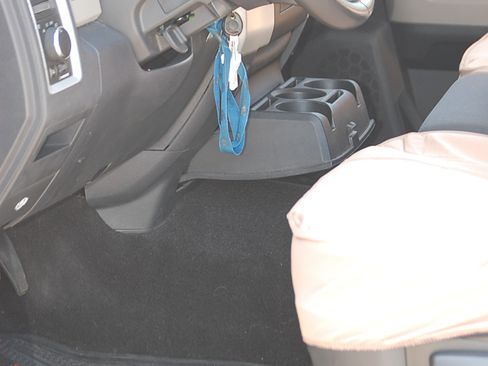 Used 2009 Dodge Ram 1500 Truck SLT w/ Remote Start & Security Group image 10