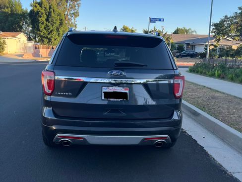 Used 2017 Ford Explorer Limited w/ Equipment Group 301A FWD image 8