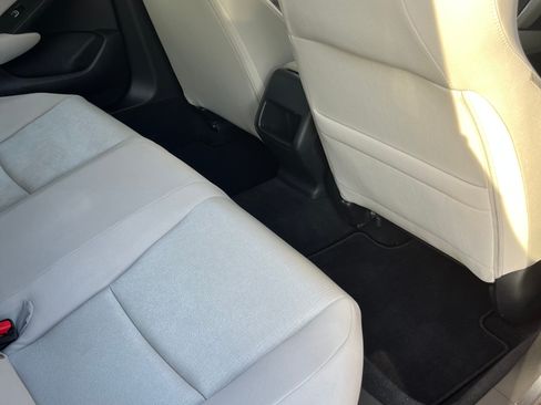 Used 2018 Honda Accord LX image 9