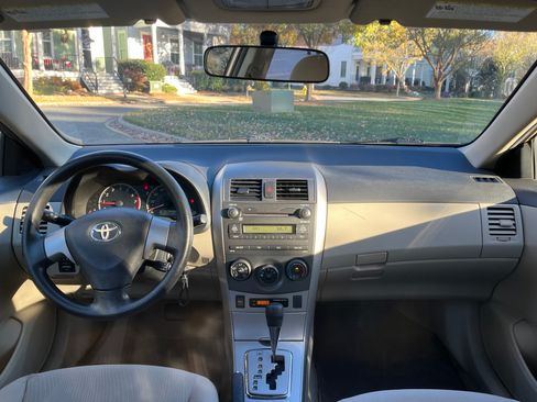 Used 2011 Toyota Corolla LE image 8