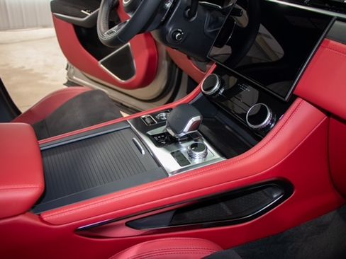 Used 2025 Jaguar F-PACE SVR 575 Edition image 23