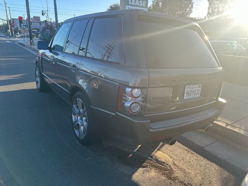 Used 2010 Land Rover Range Rover HSE AWD/4WD image 12