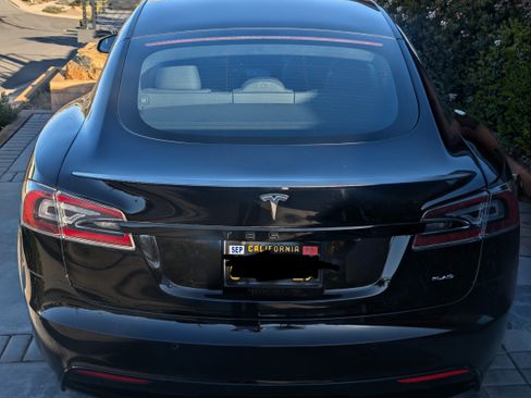 Used 2021 Tesla Model S Plaid image 2