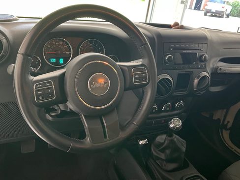 Used 2018 Jeep Wrangler Sport w/ Connectivity Group AWD/4WD image 8