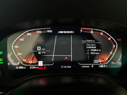 Used 2022 BMW M550i xDrive w/ Executive Package image 5