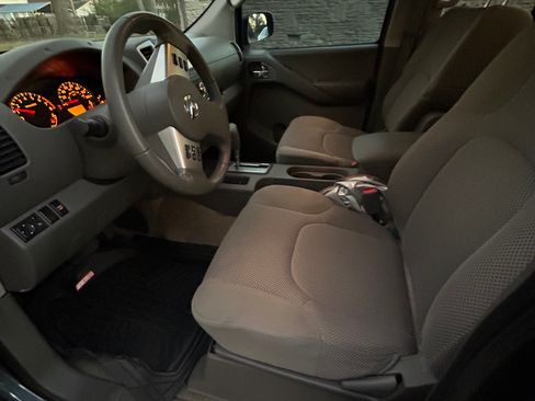 Used 2014 Nissan Frontier SV w/ SV Value Truck Package image 9