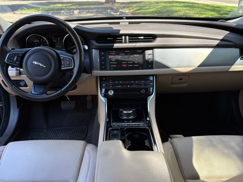 Used 2018 Jaguar XF Premium RWD image 4