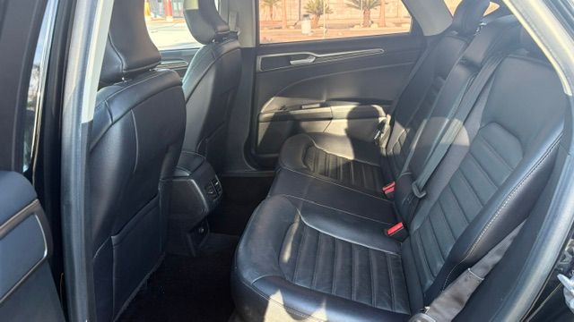 Used 2017 Ford Fusion SE w/ Fusion SE Technology Package FWD image 10