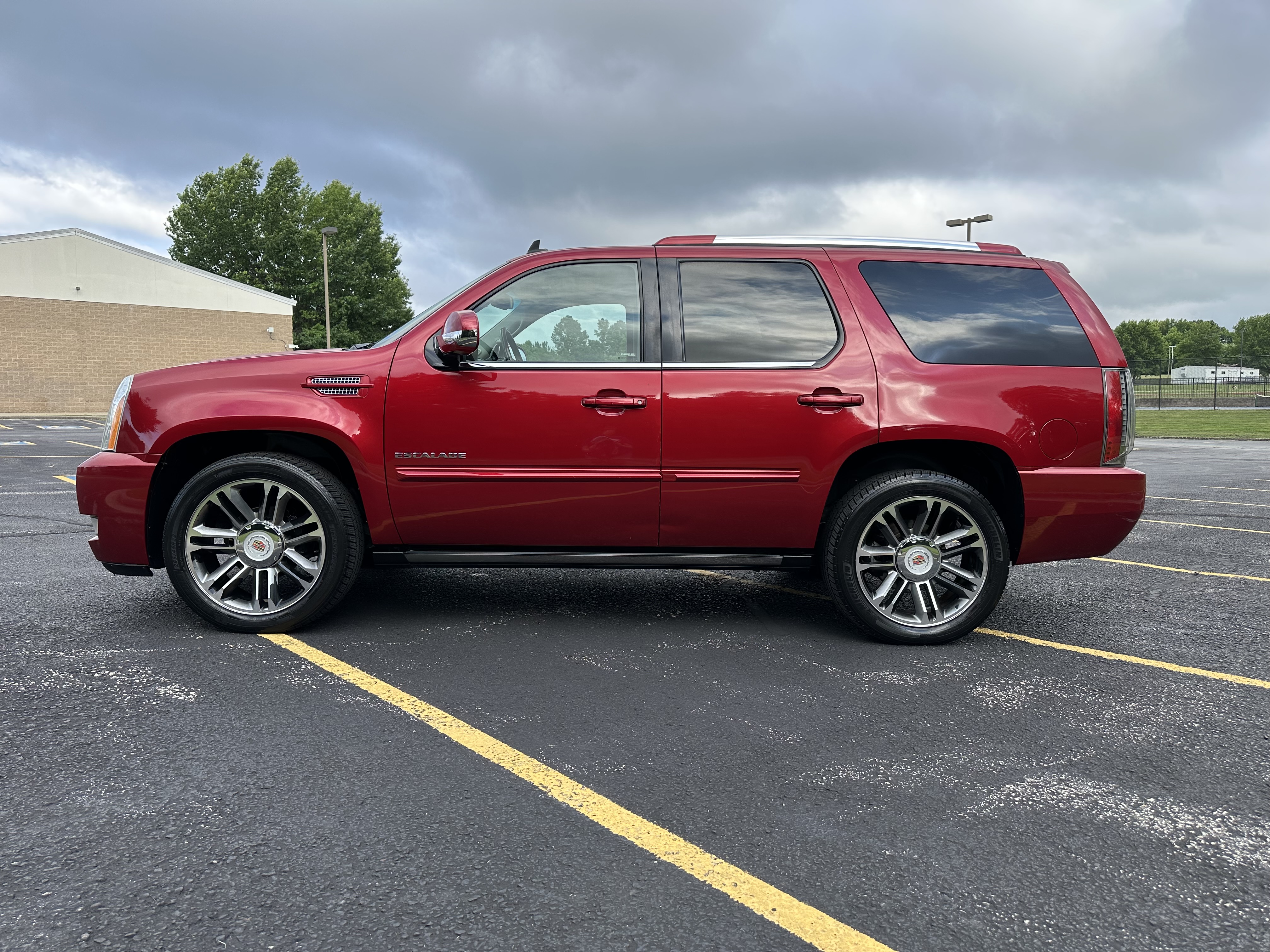 Used 2013 Cadillac Escalade Premium AWD/4WD image 5